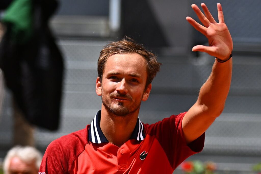 Russo Medvedev comemora vitória na Espanha