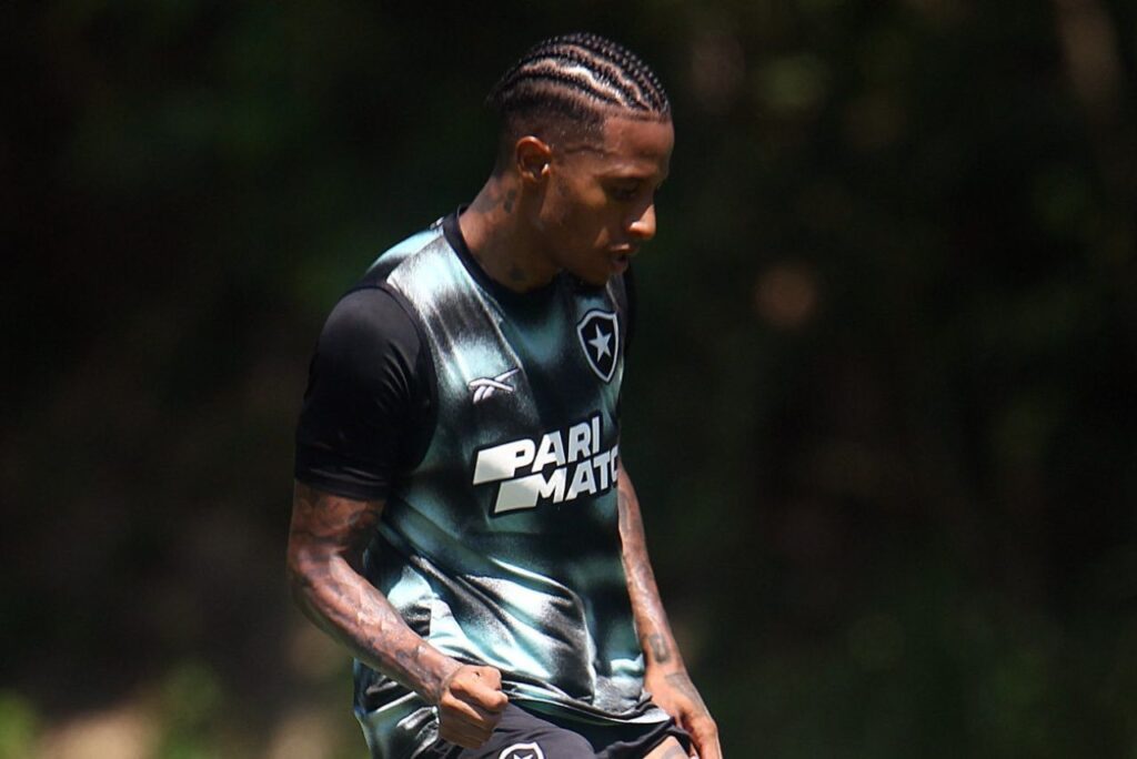 Tchê Tchê em treino do Botafogo