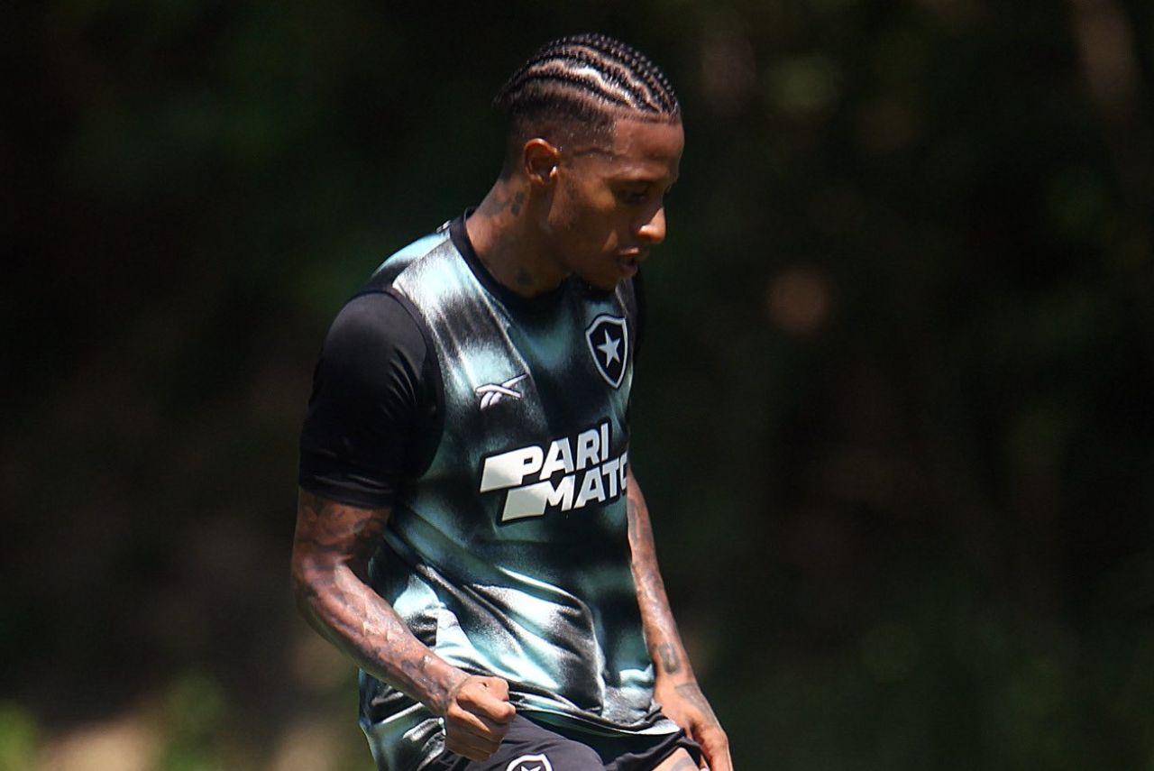 Tchê Tchê em treino do Botafogo