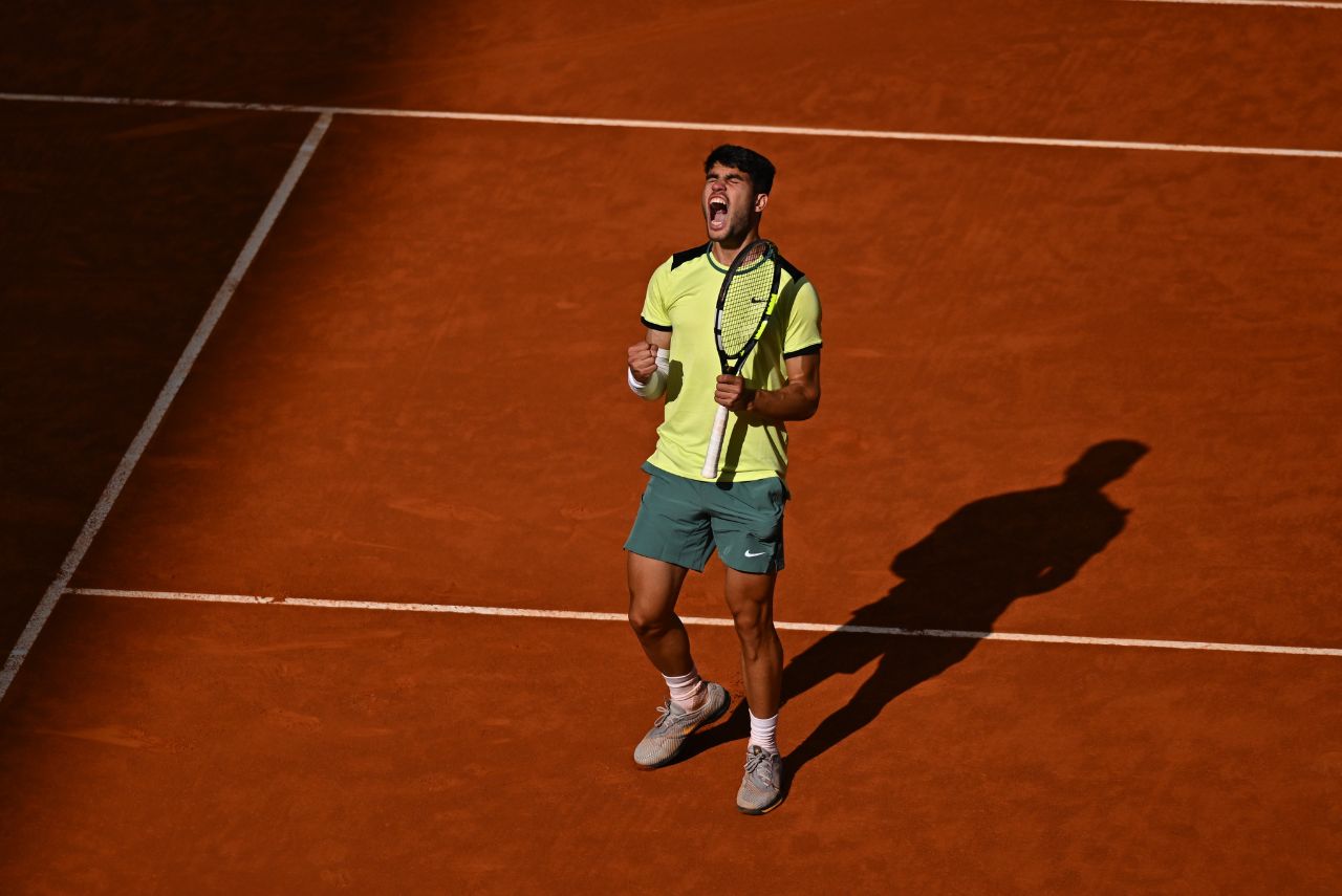 Carlos Alcaraz venceu o alemão Jan-Lennard Struff em Madrid (Foto: Reprodução)