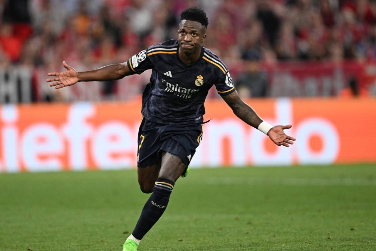 Vini Jr marcou duas vezes no empate do Real Madrid contra o Bayern de Munique. Foto: KIRILL KUDRYAVTSEVAFP
