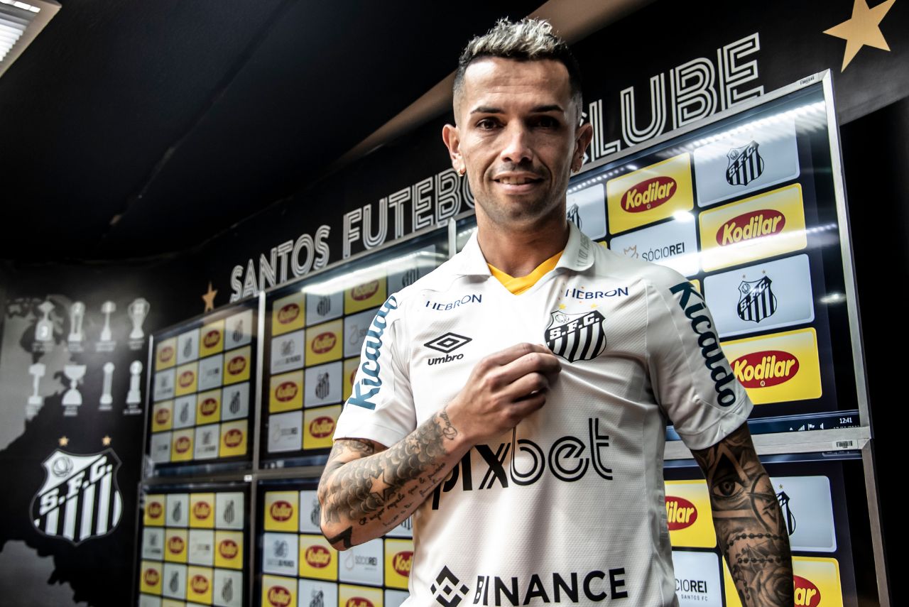 Carabajal em apresentação no Santos