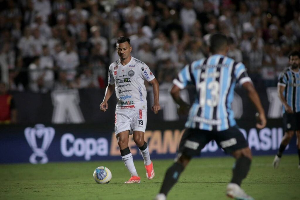 Grêmio e Operário vão para o segundo jogo sem vantagem no confronto. Foto: Andre Oito/OFEC