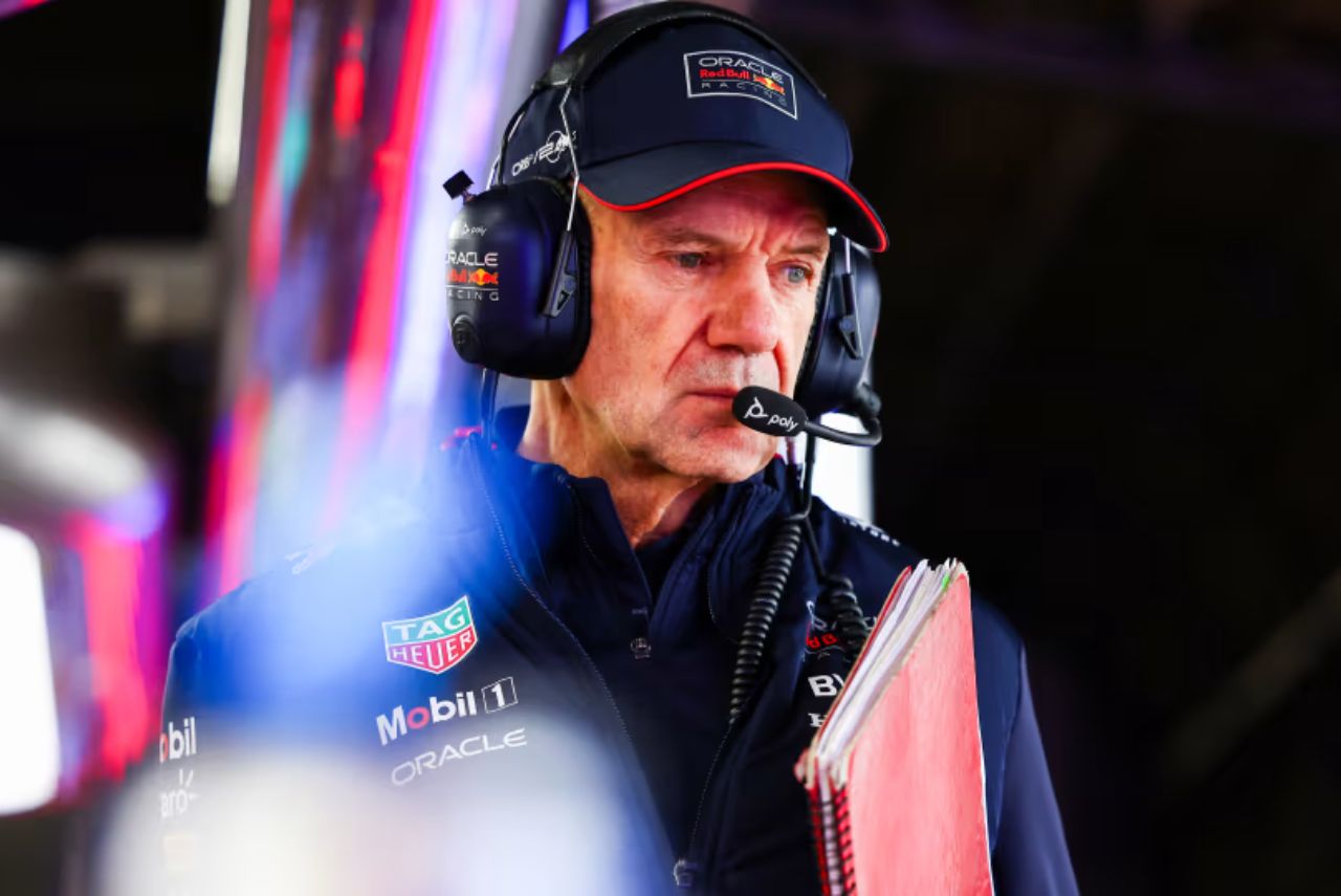 Engenheiro Adrian Newey no paddock da Red Bull na Fórmula 1