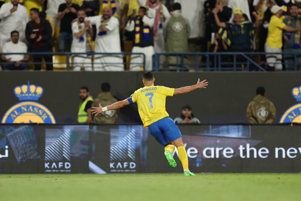 Atacante Cristiano Ronaldo comemora gol pelo Al-Nassr em 2024