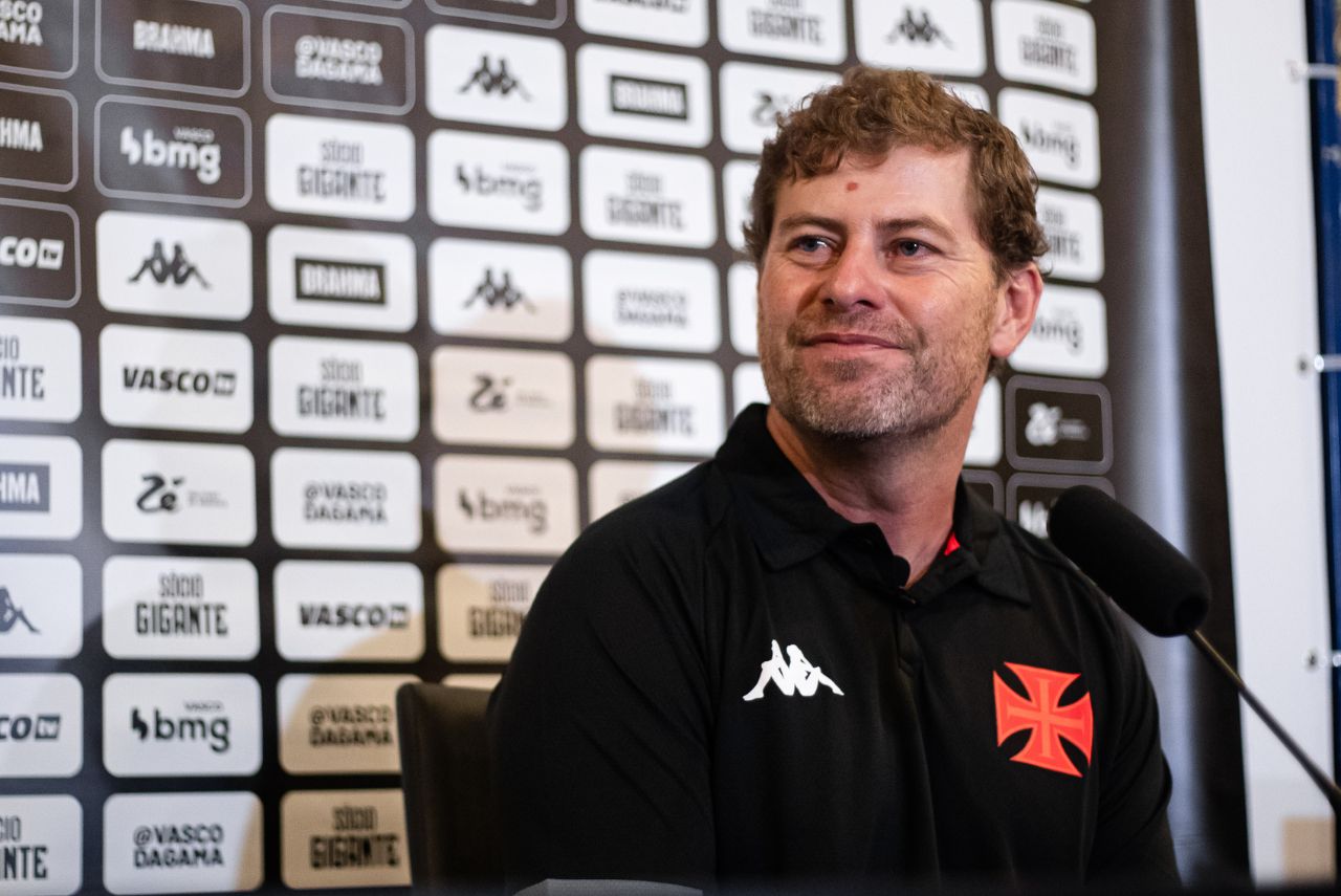 Rafael Paiva em coletiva do Vasco