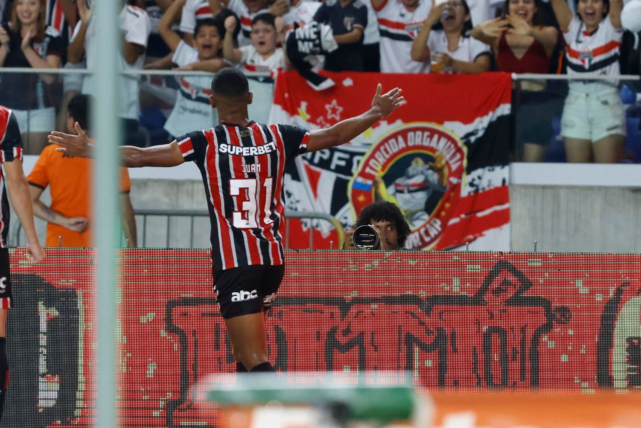Juan comemora gol do São Paulo