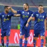 Jogadores do Abha comemoram vitória sobre o Al-Ittihad no Campeonato Saudita