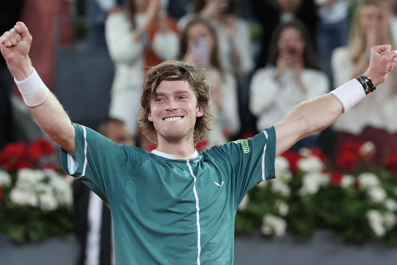 Rublev comemora título na Espanha