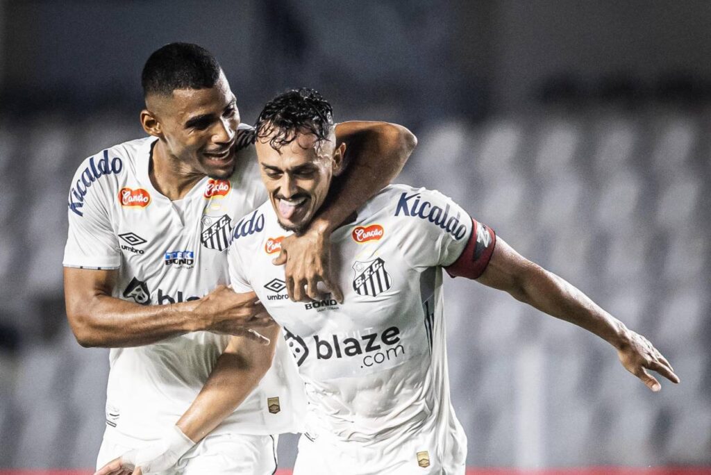 Pituca foi o autor de um dos gols da vitória do Santos. Foto: Reprodução/X