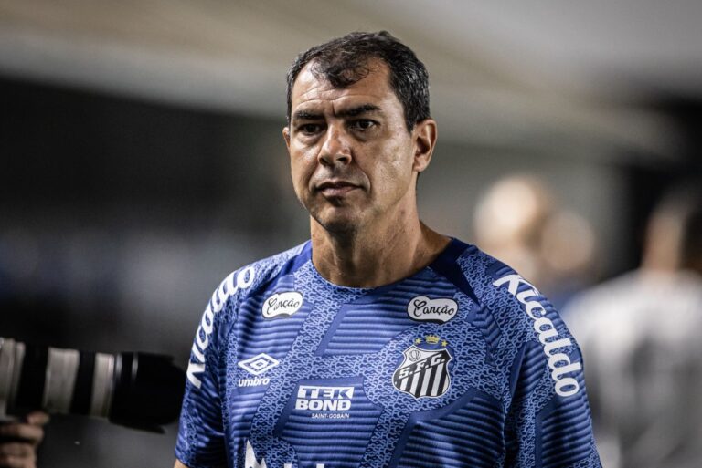 <p>Fábio Carille, técnico do Santos, na Vila Belmiro. Foto: Raul Baretta/SFC</p>
