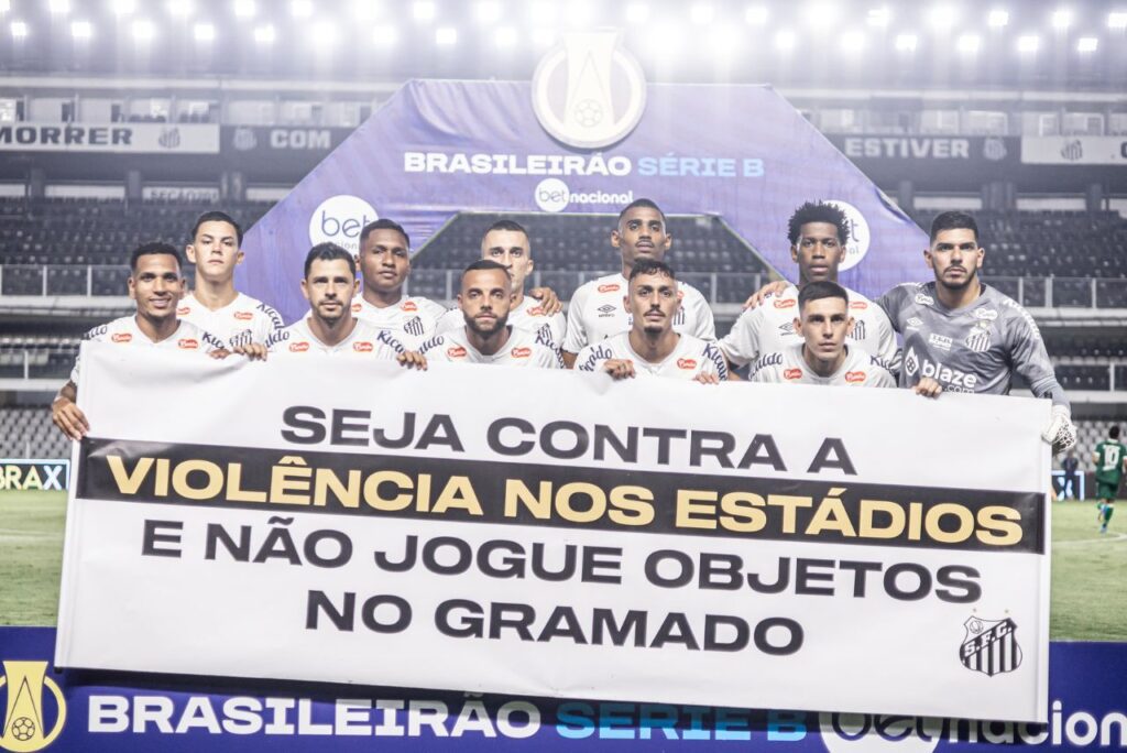 Jogadores do Santos em campanha contra violência nos estádios 