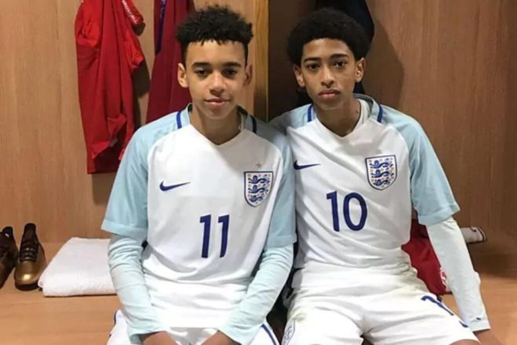 Musiala e Bellingham nas divisões de base da Seleção Inglesa (Foto: Reprodução)