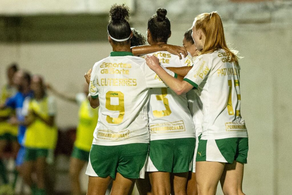 Jogadoras do Palmeiras no jogo contra o Cruzeiro no Brasileirão Feminino 2024