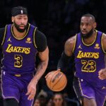 Anthony Davis e LeBron James, dos Los Angeles Lakers (Foto: Harry How/Getty Images via AFP)