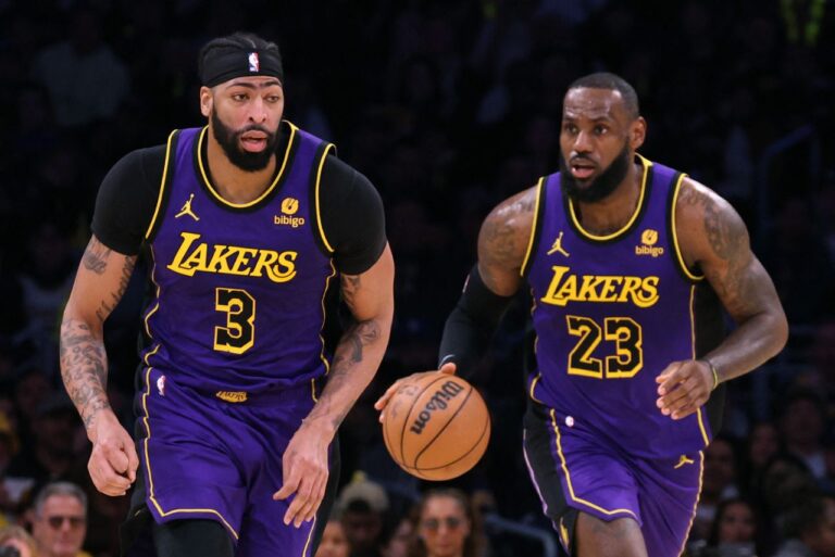 <p>Anthony Davis e LeBron James, dos Los Angeles Lakers (Foto: Harry How/Getty Images via AFP)</p>