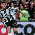 Meia Gabriel Carabajal, em jogo do Santos em 2022