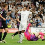 Rodrygo se lamentando de um gol perdido pelo Real Madrid. Foto: OSCAR DEL POZO/AFP