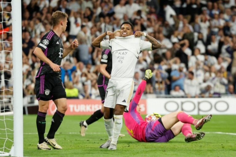 <p>Rodrygo se lamentando de um gol perdido pelo Real Madrid. Foto: OSCAR DEL POZO/AFP</p>
