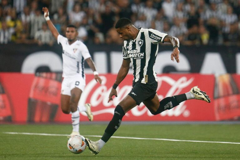 <p>Júnior Santos marcou o gol da vitória do Botafogo (Foto: Vitor Silva/BFR)</p>
