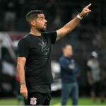 António Oliveira, treinador do Corinthians (Foto: Nelson Almeida/AFP)