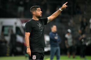 António Oliveira, treinador do Corinthians (Foto: Nelson Almeida/AFP)