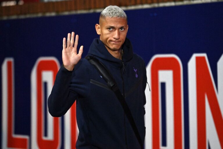 <p>Al-Hilal tem interesse na contratação de Richarlison (Foto: Glyn Kirk/AFP)</p>