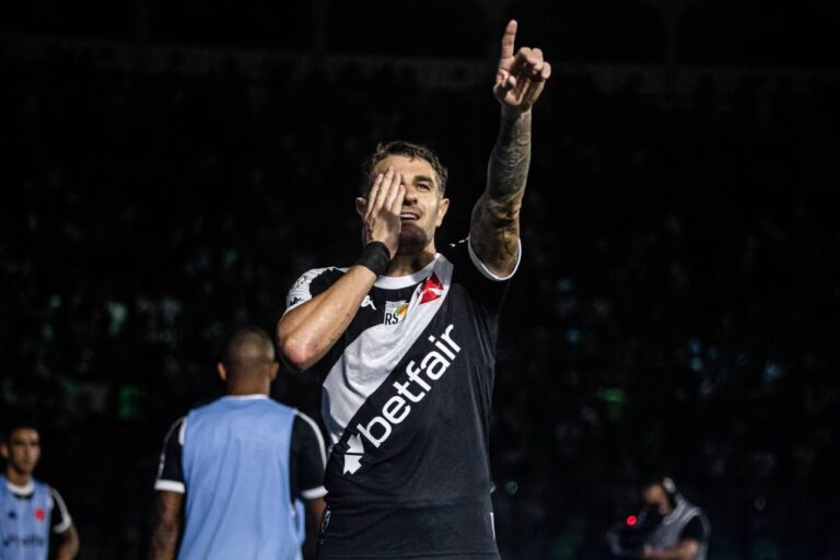 <p>Vegetti foi autor do segundo gol da equipe no jogo. Foto: Leandro Amorim/Vasco da Gama</p>