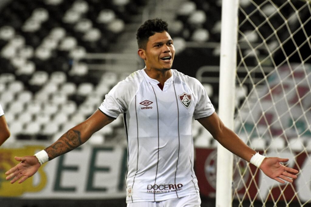 Atacante Evanilson, quando defendia o Fluminense