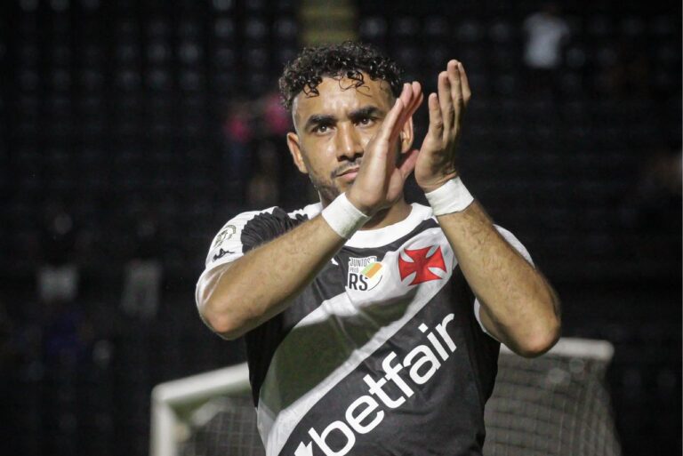 <p>Payet segue fora de combate. Foto: Matheus Lima/CRVG</p>
