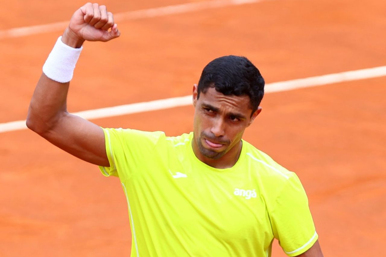 Tenista Thiago Monteiro em lance de jogo do Masters 1000 de Roma 2024