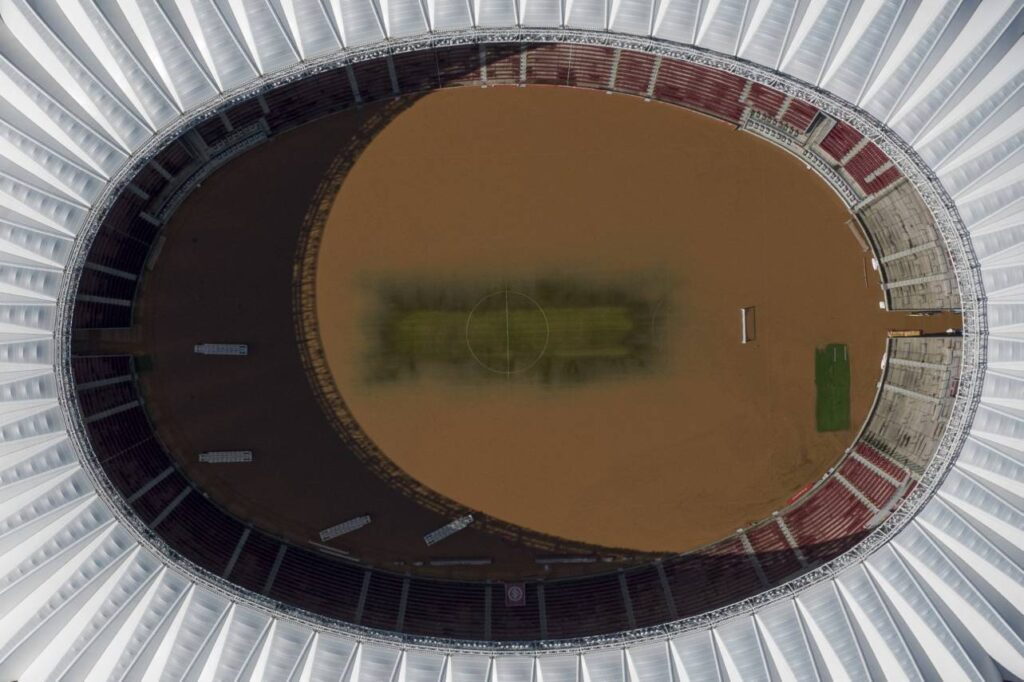 Gramado do Beira-Rio ficou completamente alagado na semana passada. Foto: ANSELMO CUNHA/AFP