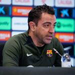 Treinador Xavi Hernández em entrevista coletiva no Barcelona