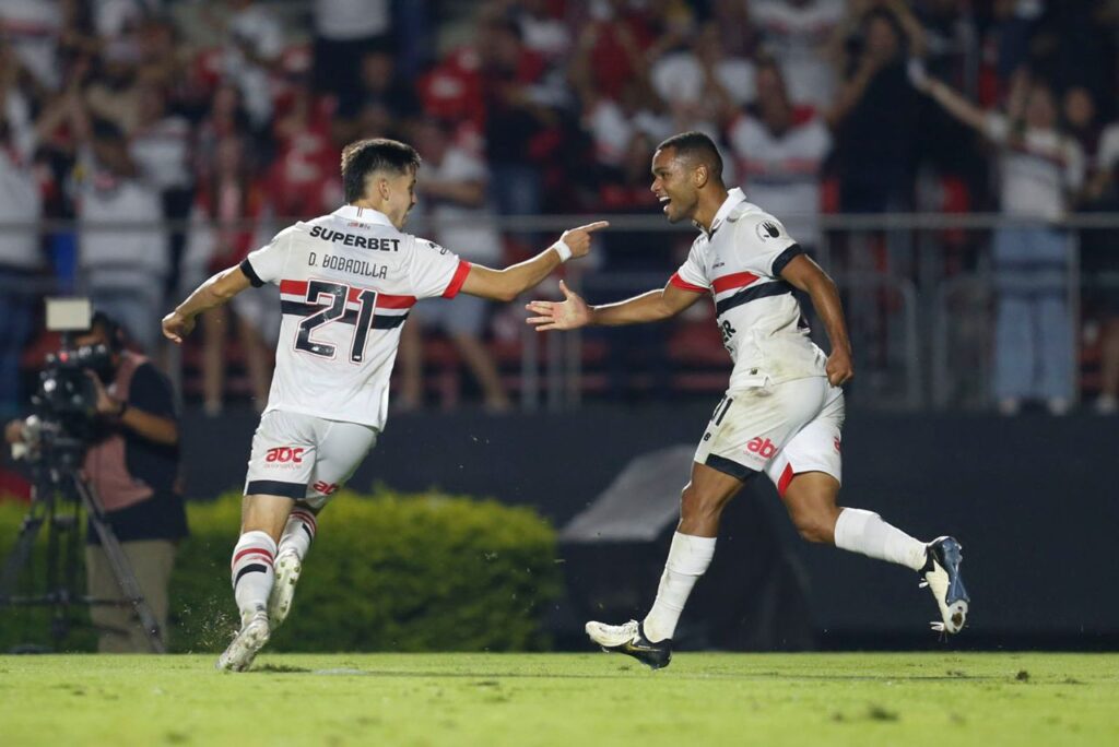 São Paulo vence Fluminense e se mantém na parte de cima do Brasileirão