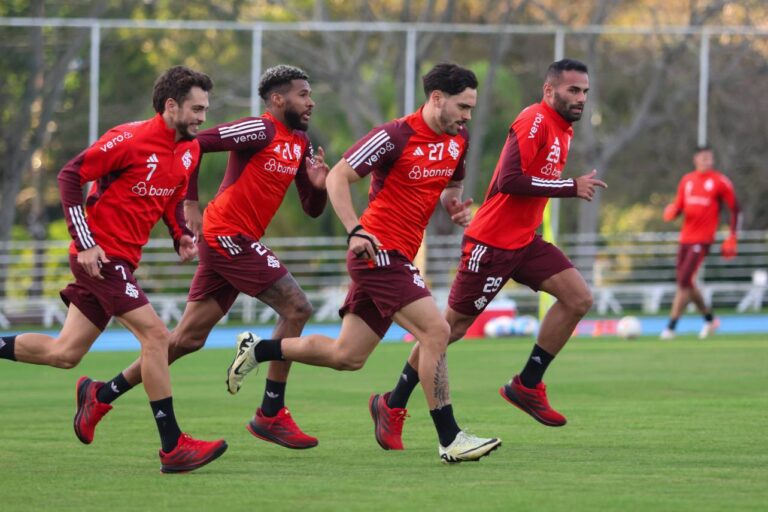 <p>Jogadores do Internacional durante treino na PUC-RS. Foto: Ricardo Duarte/Internacional</p>
