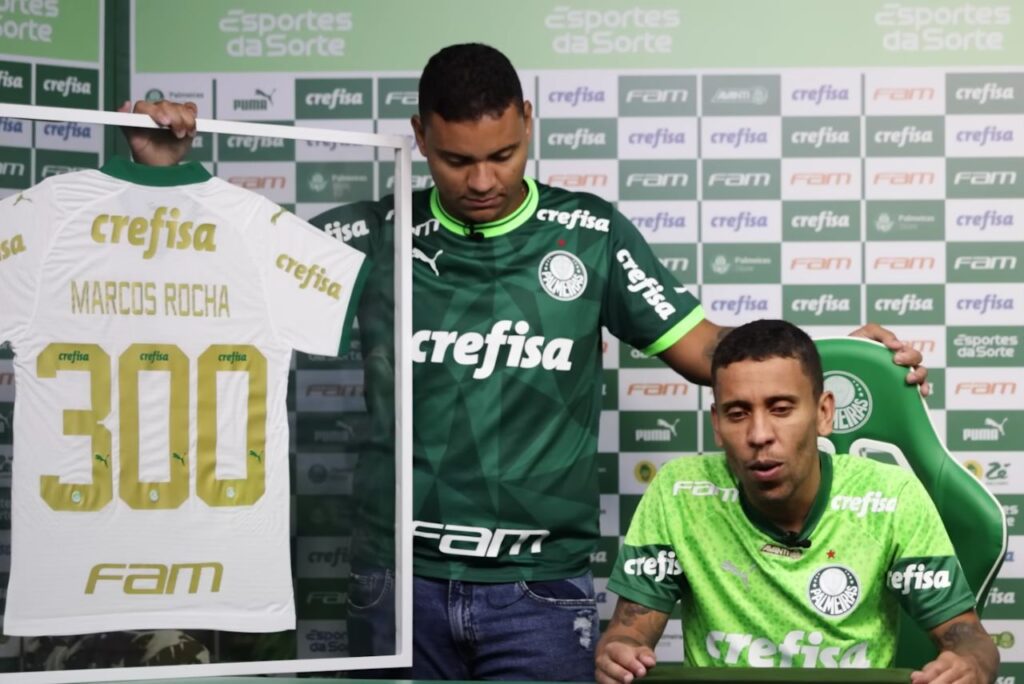 Marcos Rocha ao lado do irmão