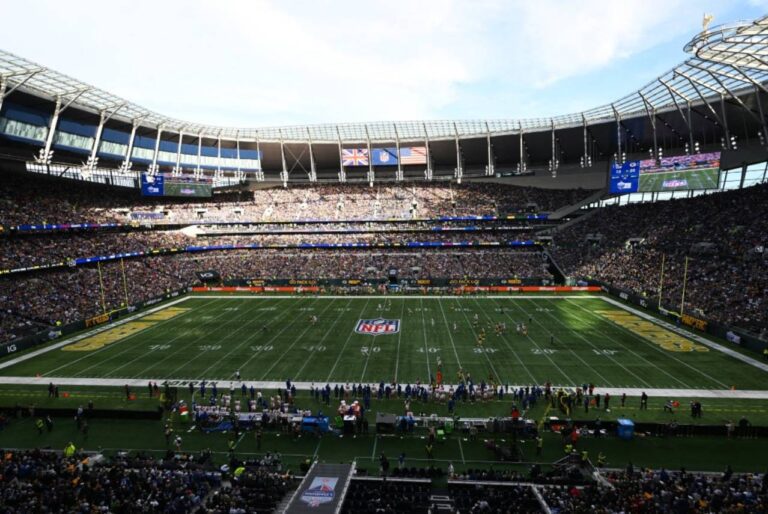 <p>A NFL vai ter jogos em três países diferentes. O Brasil é um deles. Foto: MIKE HEWITTGETTY /IMAGES NORTH AMERICA/Getty Images via AFP</p>
