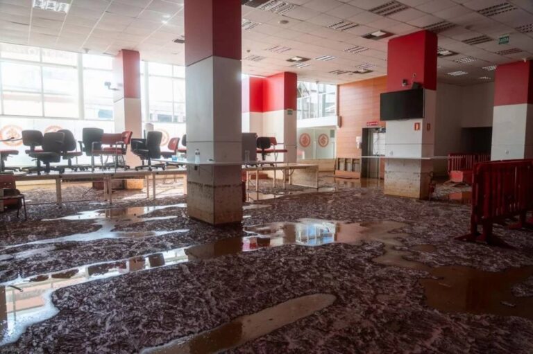 <p>Parte interna também foi afetada. Divulgação/Internacional</p>
