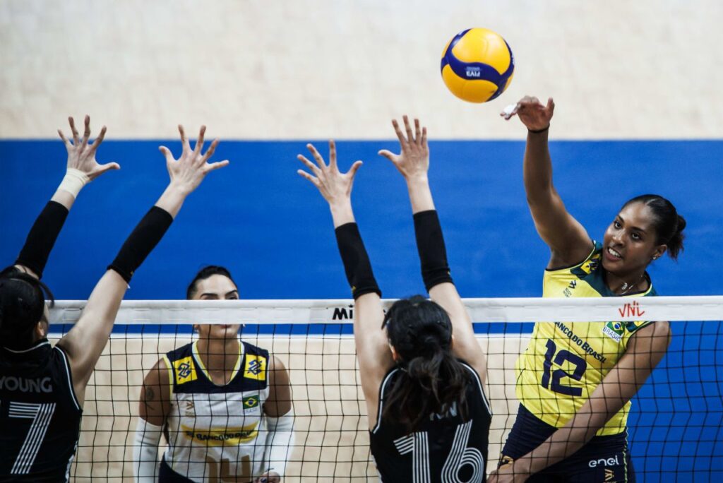 Ponteira Ana Cristina no jogo Brasil x Coreia do Sul pela VNL 2024