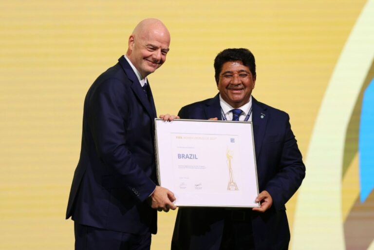 <p>Presidentes da Fifa e CBF na Tailândia. Foto: Reprodução/Fifa</p>
