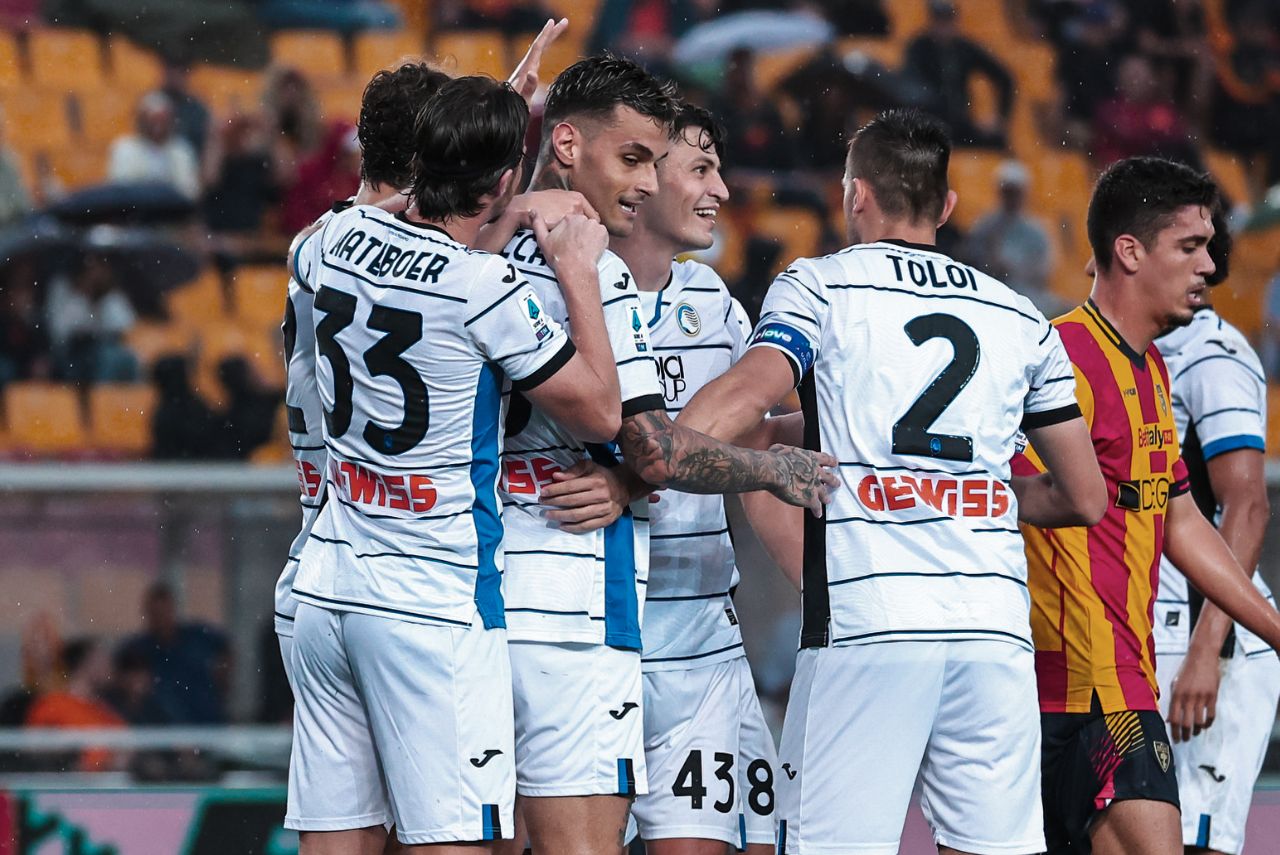 Jogadores da Atalanta comemoram vitória