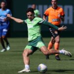 Raphael Veiga em jogo-treino do Palmeiras