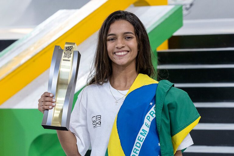 <p>Rayssa Leal é campeã da etapa da China do Pré-Olímpico de skate (Foto: Julio Detefon/Canon Brasil)</p>
