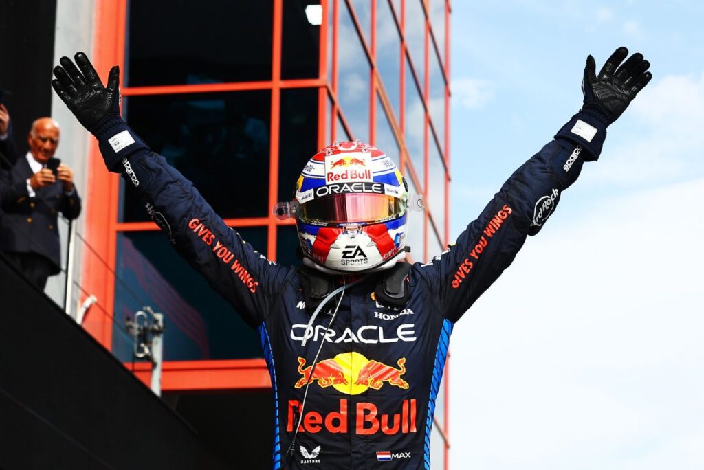 Max Verstappen resiste a Norris e vence GP da Emilia-Romagna de F1