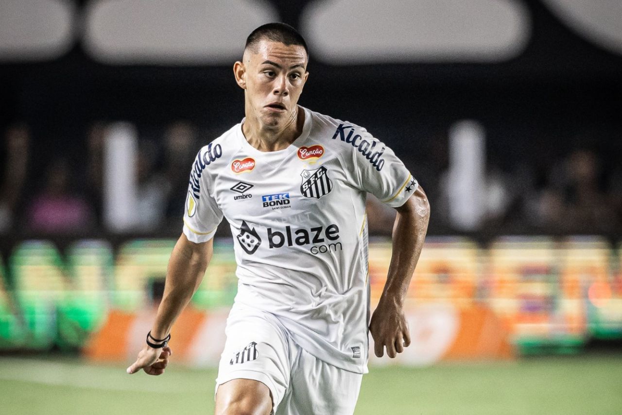 JP Chermont em campo pelo Santos