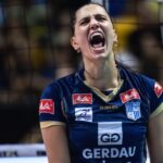 Central Julia Kudiess em jogo do Minas Tênis Clube na Superliga 2023/24