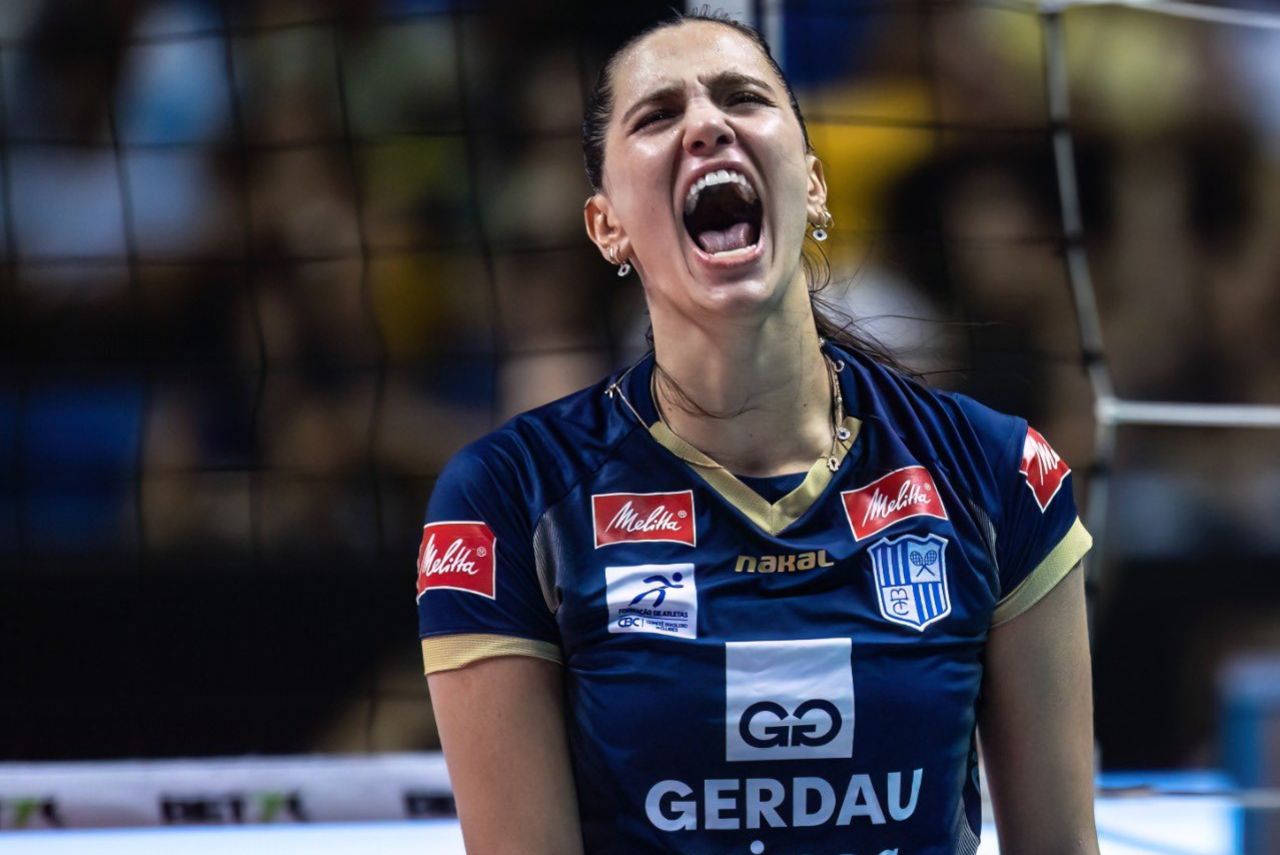 Central Julia Kudiess em jogo do Minas Tênis Clube na Superliga 2023/24