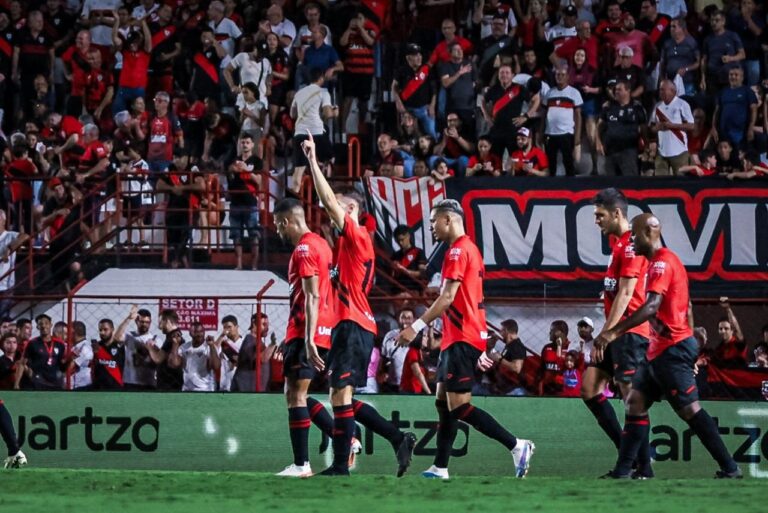 <p>Atlético-GO bateu o Brusque por 4×2 (Foto: Ingryd Oliveira/ACG_</p>