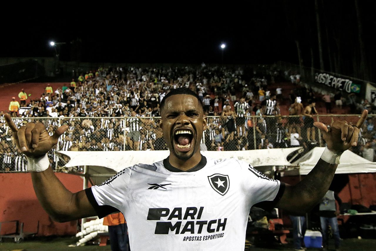 Júnior Santos, do Botafogo, é alvo do Cruzeiro