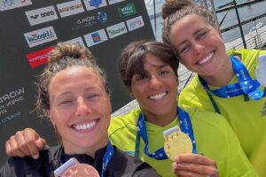 Lonie Beck, Ana Marcela Cunha e Viviane Jungblut com medalhas de etapa da Copa do Mundo de Maratona Aquática m 2024